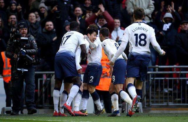  菲尔米诺替补立功利物浦主场绝平曼城留悬念