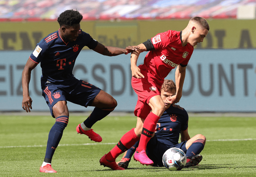  斯图加特小将梅开二度，打破德甲最年轻进球者纪录  